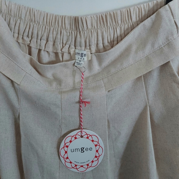 Pleated Elastic Waist Wide Leg Pant with Pockets in Oatmeal - Picture 7 of 10